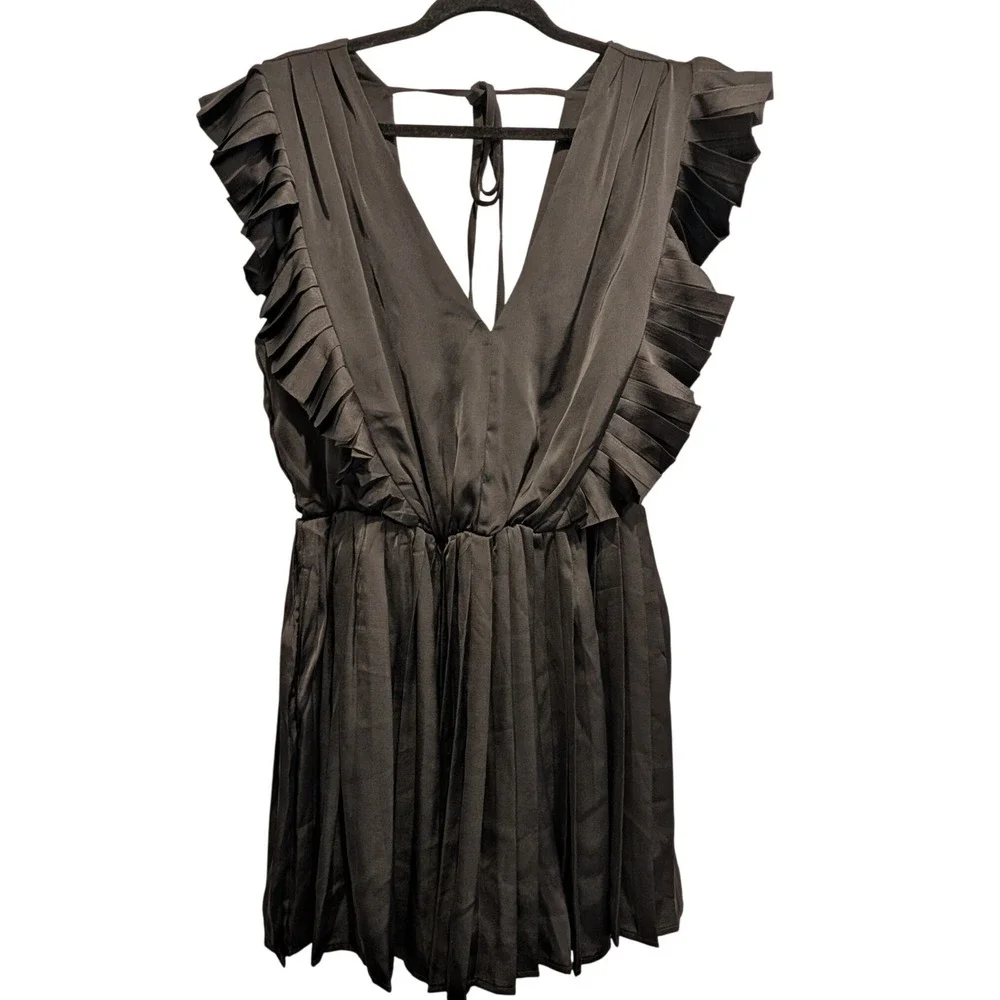 Strut&Bolt Romper Deep V-Neck Pleated Tie Back Party Cocktail Black Size L 0194 - Picture 1 of 4